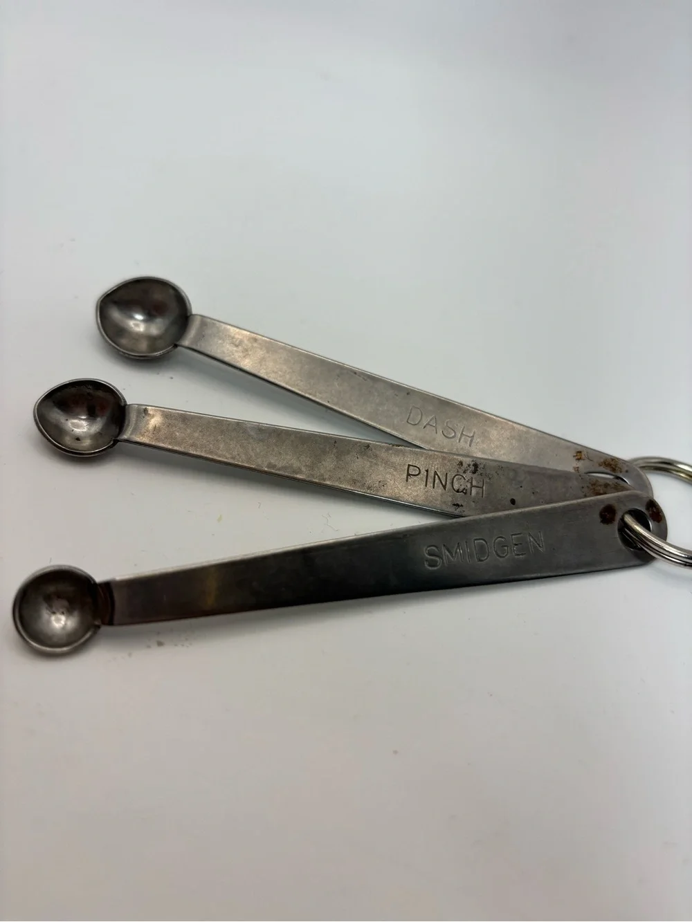 Set of 3 Novelty Dash Pinch Smidgen Measuring Spoons on Ring